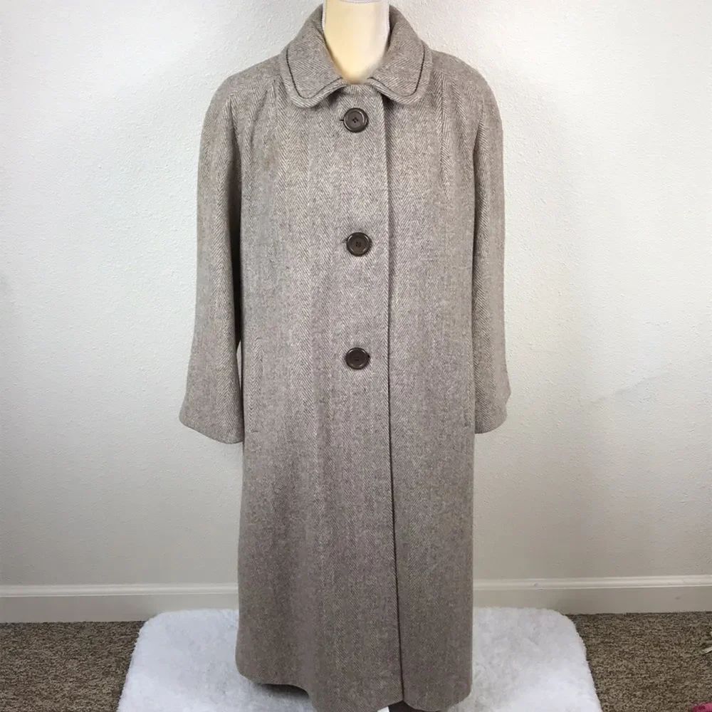 VINTAGE ILGWU MADE IN USA WOMEN COAT JACKET L / XL $-25 DISCOUNT NEED TO CLEAN